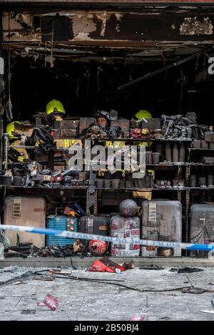 Londres, Royaume-Uni. 7 mars 2020. Un incendie guette une boutique de cadeaux sur Oxford Street, Londres. Crédit: Guy Bell/Alay Live News Banque D'Images