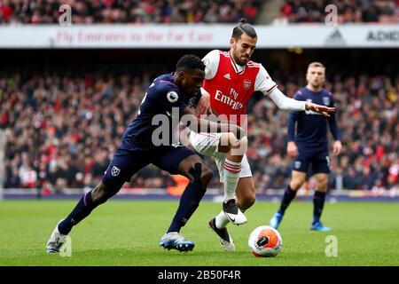 Emirates Stadium, Londres, Royaume-Uni. 7 mars 2020. Anglais Premier League Football, Arsenal Contre West Ham United ; Dani Ceballos D'Arsenal Est Sous La Pression De Jeremy Ngakia De West Ham United Credit: Action Plus Sports/Alay Live News Banque D'Images