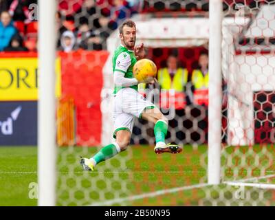 Pittodrie Stadium, Aberdeen, Royaume-Uni. 7 mars 2020. Scottish Premiership Football, Aberdeen contre Hibernian; Christian Doidge de Hibernian machines à sous home le but d'ouverture de le faire 1-0 à Hibernian Credit: Action plus Sports/Alay Live News Banque D'Images