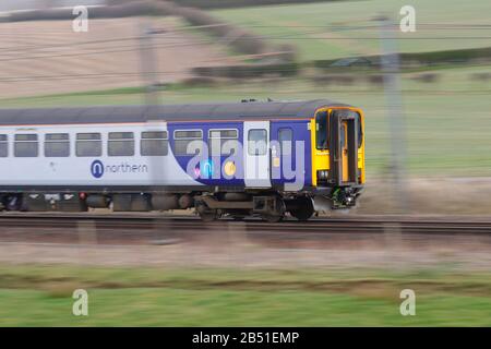 Un train de classe 155 British Rail à Colton Junction près de York et exploité par Northern par Arriva Banque D'Images