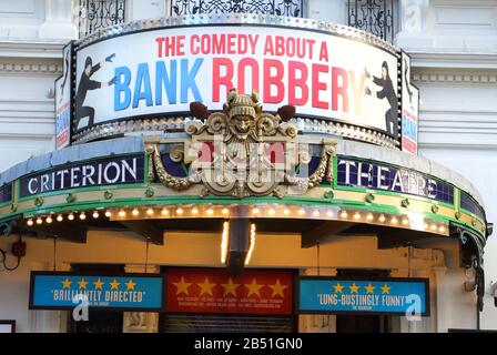 Le Criterion Theatre de Piccadilly Circus accueille actuellement "The Comedy About a Bank Vol" dans le théâtre de Londres - Le West End. Certaines des productions les plus célèbres au monde sont actuellement exécutées ici. Banque D'Images