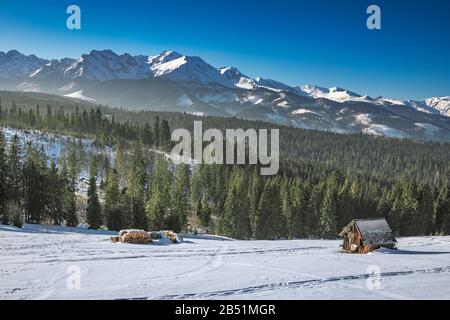 Superbe chalet en bois dans la montagne Tatra en Pologne Banque D'Images