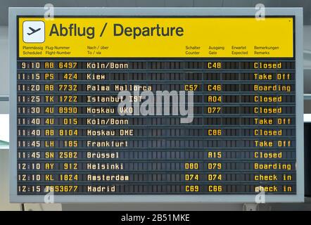 Abfluege Haupthalle Infotafel,,, la borne A, Flughafen Tegel, Berlin Reinickendorf,,, Deutschland Banque D'Images