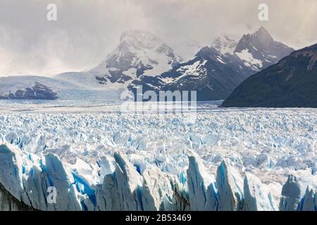 La vaste surface du glacier Perito Moreno, plus grande grâce à Buenos Aires, Patagonia, Argentine Banque D'Images