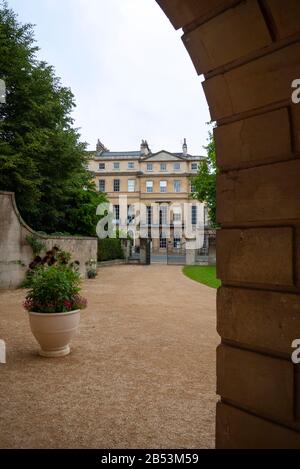 En regardant du musée Holburne vers Sydney Place, Bath, Somerset Banque D'Images