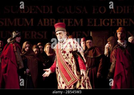 Placido Domingo (Simon Boccanegra) dans SIMON BOCCANEGRA par Verdi chef d'orchestre: Antonio Pappano set design: Michael Yeargan costumes: Peter J Directeur du Hall: Elijah Moshinsky L'Opéra Royal, Covent Garden, Londres 29/06/2010 Banque D'Images