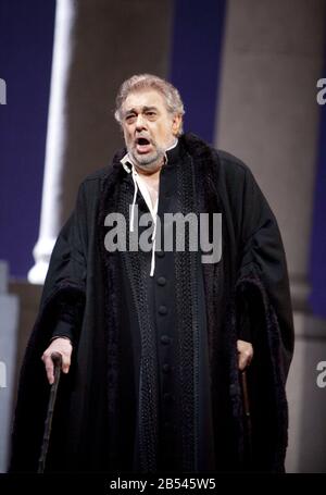 Placido Domingo (Simon Boccanegra) dans SIMON BOCCANEGRA par Verdi chef d'orchestre: Antonio Pappano set design: Michael Yeargan costumes: Peter J Directeur du Hall: Elijah Moshinsky L'Opéra Royal, Covent Garden, Londres 29/06/2010 Banque D'Images