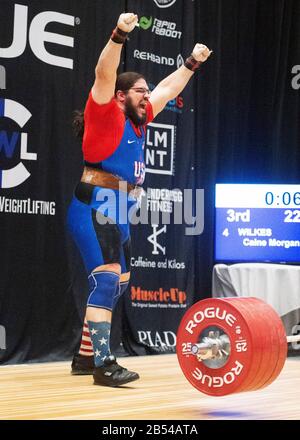 Columbus, Ohio, États-Unis. 7 mars 2020. Caine Wilkes (États-Unis) monte 225 kg. Dans le propre et jerk dans le IWF Rogue World Challenge dans le Arnold Sports Festival à Columbus, Ohio, États-Unis. Columbus, Ohio, États-Unis. Crédit: Brent Clark/Alay Live News Banque D'Images