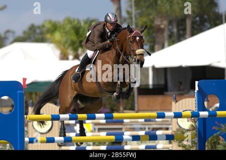 Todd Minikus (USA) Riding Olinda, Winter Equestrian Festival, Wellington Florida, mars 2007, Chesapeake Benefit Cup for a Just World - WEF Challenge Cup Round VIII Banque D'Images