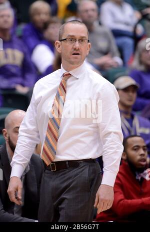 Williamsburg, va, États-Unis. 7 mars 2020. 20200307 - Sean OÃREGAN, entraîneur-chef de JMU, dirige son équipe contre William et Mary dans la première moitié à Kaplan Arena à Williamsburg, Virginie crédit: Chuck Myers/ZUMA Wire/Alay Live News Banque D'Images