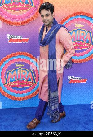 Burbank, États-Unis. 7 mars 2020. Burbank, LOS ANGELES, CALIFORNIE, États-Unis - MARS 07: Nirav Bhakta arrive à la première de Los Angeles De Disney Junior's 'mira, Royal Detective' tenue au Walt Disney Studios Main Theatre le 7 mars 2020 à Burbank, Los Angeles, Californie, États-Unis. (Photo De Xavier Collin/Image Press Agency) Crédit: Image Press Agency/Alay Live News Banque D'Images