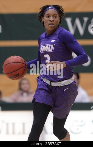 Williamsburg, va, États-Unis. 7 mars 2020. 20200307 - JMU Guard KAMIAH SMULS (3) dribbles contre William et Mary dans la deuxième moitié à Kaplan Arena à Williamsburg, Virginie crédit: Chuck Myers/ZUMA Wire/Alay Live News Banque D'Images