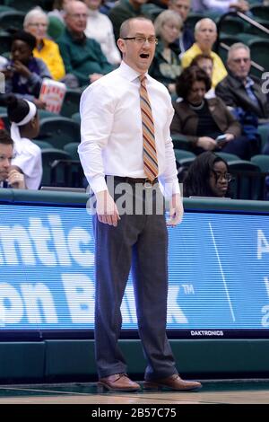 Williamsburg, va, États-Unis. 7 mars 2020. 20200307 - Sean OÃREGAN, entraîneur-chef de JMU, dirige son équipe contre William et Mary dans la deuxième moitié à Kaplan Arena à Williamsburg, Virginie crédit: Chuck Myers/ZUMA Wire/Alay Live News Banque D'Images