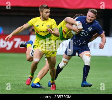 Vancouver, Canada. 7 mars 2020. Gavin Lowe #10 d'Écosse par des joueurs de l'Australie au match no 2 au cours du premier jour - 2020 série HSBC World Rugby Sevens à la BC Place de Vancouver, Canada. Crédit: Joe Ng/Alay Live News Banque D'Images