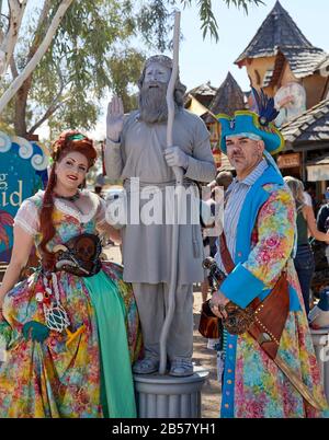 Gold Canyon, Arizona, États-Unis - 29 février 2020: Les gens vêtus de costumes au festival Renaissance à Gold Canyon, Arizona Banque D'Images