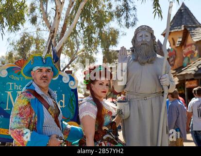 Gold Canyon, Arizona, États-Unis - 29 février 2020: Les gens vêtus de costumes au festival Renaissance à Gold Canyon, Arizona Banque D'Images