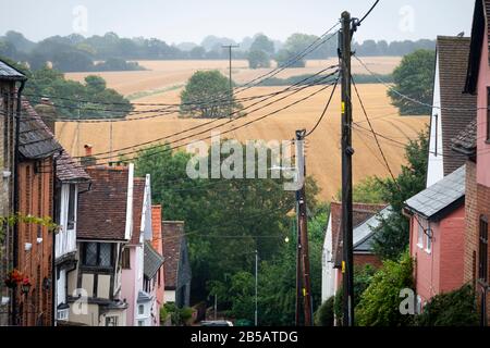 Champs et maisons de maïs , Lavernham, Suffolk, Angleterre Banque D'Images