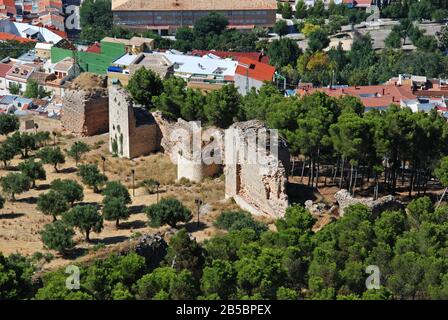 Vue imprenable sur les ruines de l'ancienne fortification, Jaen, province de Jaen, Andalousie, Espagne, Europe occidentale. Banque D'Images