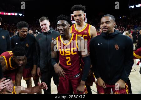 Jonah Mathews (2), garde des chevaux de Troie de Californie du Sud, célèbre après avoir fait un tir en trois points primé contre les Bruins UCLA lors d'un match de basket-ball universitaire NCAA, le samedi 7 mars 2020, à Los Angeles. L'USC a vaincu l'UCLA 54-52. (Photo par IOS/ESPA-Images) Banque D'Images