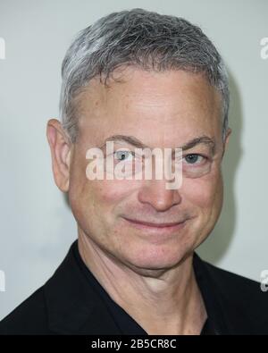 Hollywood, LOS ANGELES, CALIFORNIE, États-Unis - MARS 07: L'acteur Gary Sinise arrive à la première de Los Angeles de Lionsgate 'je Crois Toujours' tenue à ArcLight Cinemas Hollywood le 7 mars 2020 à Hollywood, Los Angeles, Californie, États-Unis. (Photo De Xavier Collin/Image Press Agency) Banque D'Images