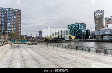 Le front de mer à Salford Quay, Manchester, Royaume-Uni. Prise le 7 mars 2020. Banque D'Images