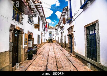 Cusco , Pérou- 9 janvier 2019 : personnes non identifiées dans la rue de Cusco, Pérou. Toute la ville de Cusco a été désignée site du patrimoine mondial de l'UNESCO en 1983. Banque D'Images