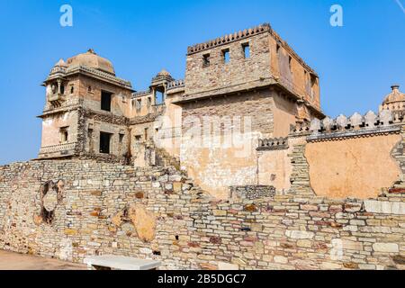 Reliques du palais de Rana Kumbha au fort historique de Chittorgarh à Udaipur Rajasthan, Inde. L'ancien fort de Chittor est un site classé au patrimoine mondial de l'UNESCO Banque D'Images