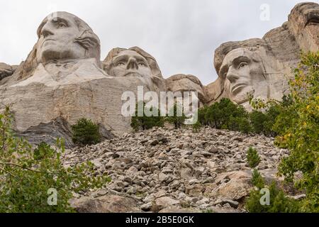 Mt. Rushmore au Dakota du Sud avec 4 visages du président des États-Unis sculptés dans la roche. Banque D'Images