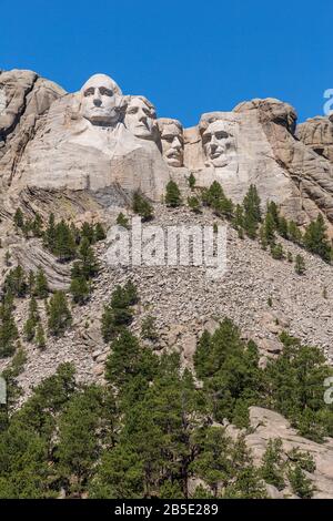 Mt. Rushmore au Dakota du Sud avec 4 visages du président des États-Unis sculptés dans la roche. Banque D'Images