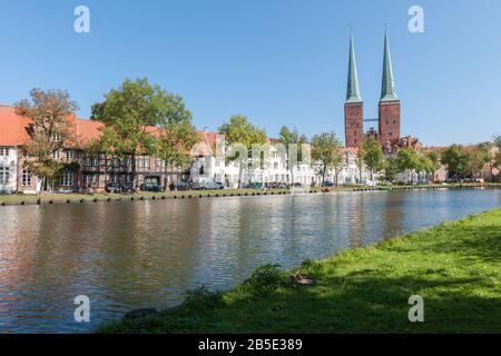 Ville hanséatique de Lübeck, site classé au patrimoine mondial, tours jumelles de la cathédrale, Schleswig-Holstein, Allemagne du Nord, Europe centrale Banque D'Images