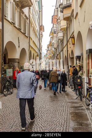 Rues historiques de la ville de Bolzano: Une ville du Tyrol du Sud (Trentin-Haut-Adige) province du nord de l'Italie, Europe - 9 novembre 2019 Banque D'Images