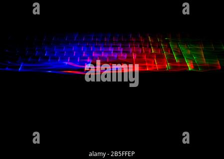 Clavier de jeu lumière abstraite avec LED fuite sur fond noir Banque D'Images