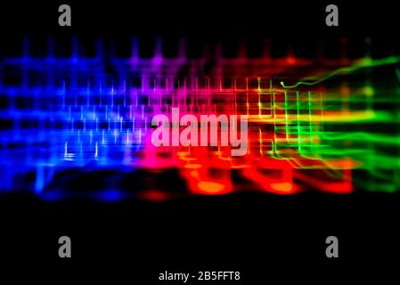 Clavier de jeu lumière abstraite avec LED fuite sur fond noir Banque D'Images