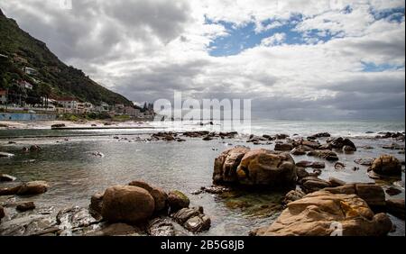 Sur la plage St James, Muizenberg Banque D'Images