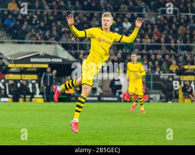 Sports, football, Bundesliga, 2019/2020, Borussia Moenchengladbach contre BVB Borussia Dortmund 1-2, stade Borussia Park, scène du match, Erling Haaland (BVB), LES RÈGLEMENTS DFL INTERDISENT TOUTE UTILISATION DE PHOTOGRAPHIES COMME SÉQUENCES D'IMAGES ET/OU QUASI-VIDÉO Banque D'Images