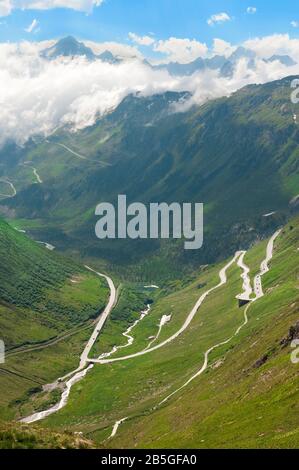 Furkapass, Grimselpass en arrière-plan | Furkapass vorne, Grimselpass im Hintergrund Banque D'Images