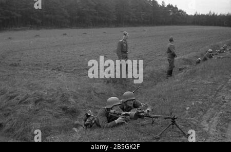 Wehrmacht Heer Maschinengewehr Mg 34 / Armée Allemande Machinegun Mg 34 Banque D'Images