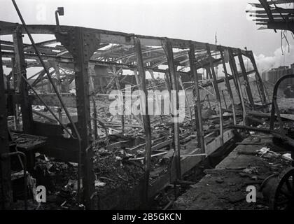Bombenangriff / Bombernacht auf deutschen Bahnhof / bombardement nuit à la gare allemande Banque D'Images