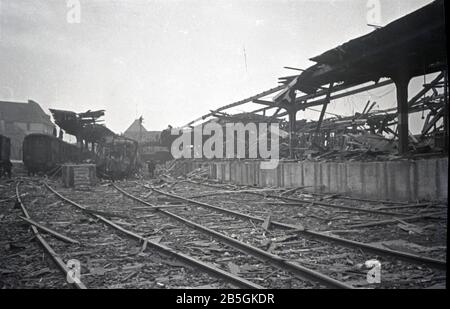 Bombenangriff / Bombernacht auf deutschen Bahnhof / bombardement nuit à la gare allemande Banque D'Images