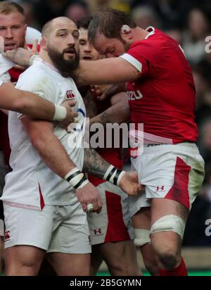 JOE MARLER SAISIT LES PARTIES PRIVÉES ALUN WYN JONES, ANGLETERRE V WALES, 2020 Banque D'Images