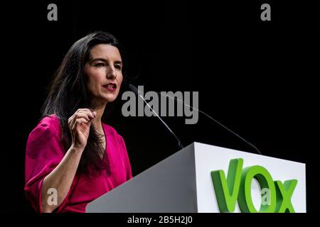 Madrid, Espagne. 8 mars 2020. Madrid, Espagne. 8 Mars 2020. Rocio Monasterio, du parti d'extrême-droite VOX, s'exprimant lors du rallye "Vistalegre III", coïncidant avec la Journée internationale de la femme. Crédit: Marcos Del Mazo/Alay Live News Banque D'Images