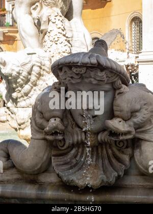 Détails architecturaux de Fontana del Moro Moro ou fontaine. Rome. Italie Banque D'Images