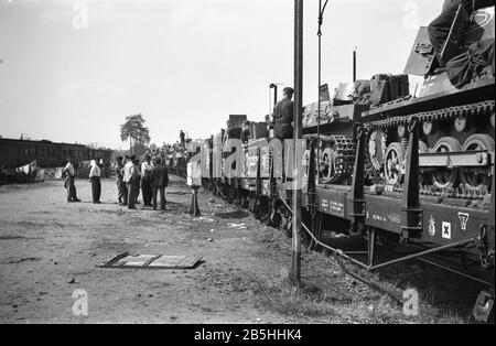 Wehrmacht Heer Deutsche Reichsbahn Panzertranzporte Panzer III und Panzer I / l'armée allemande le réservoir de chemin de fer allemand transports Tank III et Tank I Banque D'Images