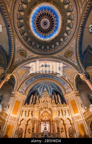 Coupole sur tabernacle à la Nouvelle synagogue, style Art nouveau, à Szeged, région de la Grande plaine hongroise du Sud, comté de Csongrad, Hongrie Banque D'Images