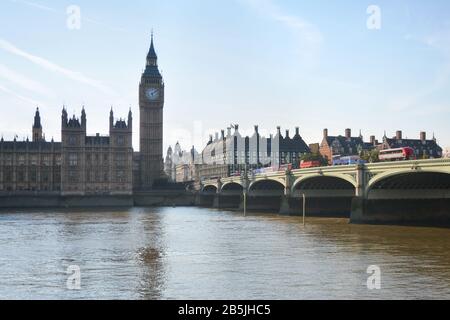 Londres en Angleterre, 14 mars 2020 : Parlement de Westminster, Big Ben et la Tamise Banque D'Images