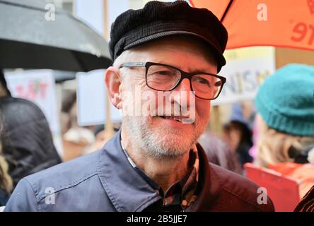 Jeremy Corbyn. Journée Internationale De La Femme. 4 mars femmes, Whitehall, Londres. ROYAUME-UNI Banque D'Images