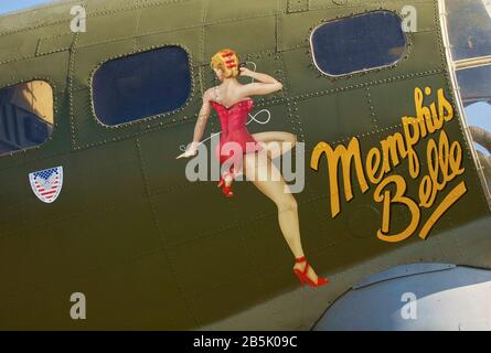 Des œuvres d'art sur le Boeing B-17 Memphis Belle, exposées à Goodwood Revival Banque D'Images