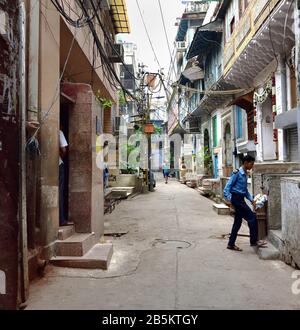 Old Delhi, Inde - 7 novembre 2019:locaux dans les maisons de la vieille Delhi Banque D'Images