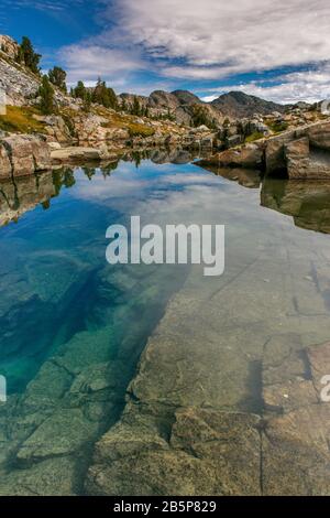 Iceberg Lake, Ansel Adams Wilderness, Inyo National Forest, l'Est de la Sierra, en Californie Banque D'Images