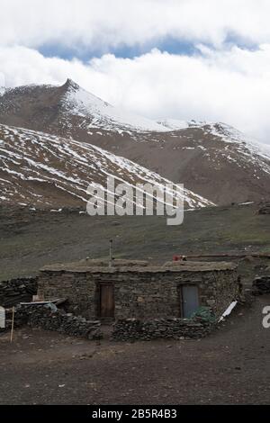 Maisons d'été de Nomad à Karo la Pass, à une altitude de 5000 mètres (15000 pieds), Tibet Banque D'Images